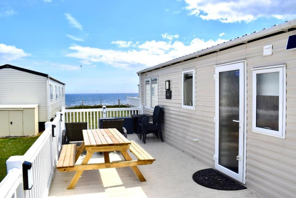 New Sea View Platinum Caravan With Huge Decking Newcastle upon Tyne Exterior photo