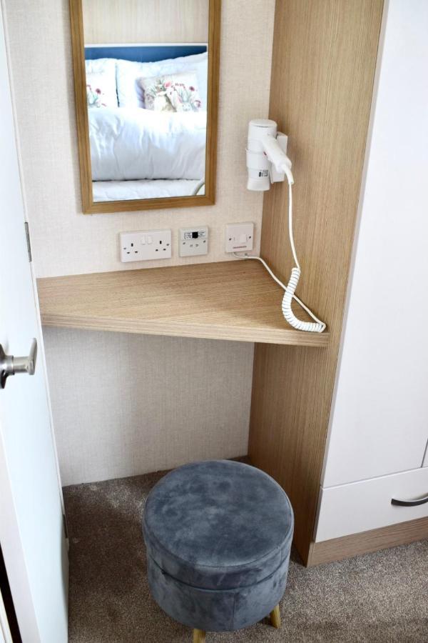 New Sea View Platinum Caravan With Huge Decking Newcastle upon Tyne Exterior photo