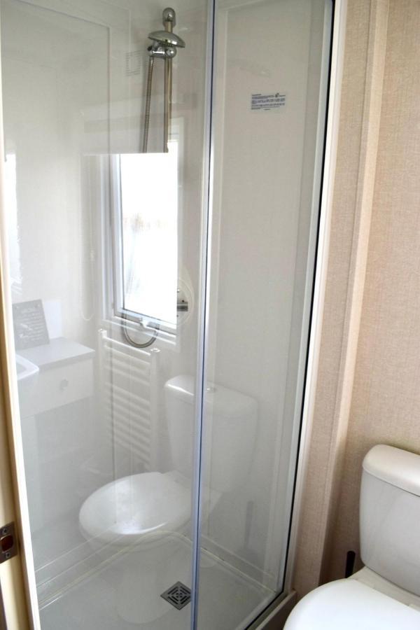 New Sea View Platinum Caravan With Huge Decking Newcastle upon Tyne Exterior photo